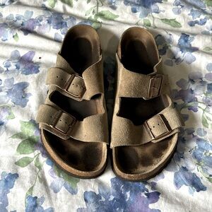Used size 40 regular width tan suede Birkenstocks
